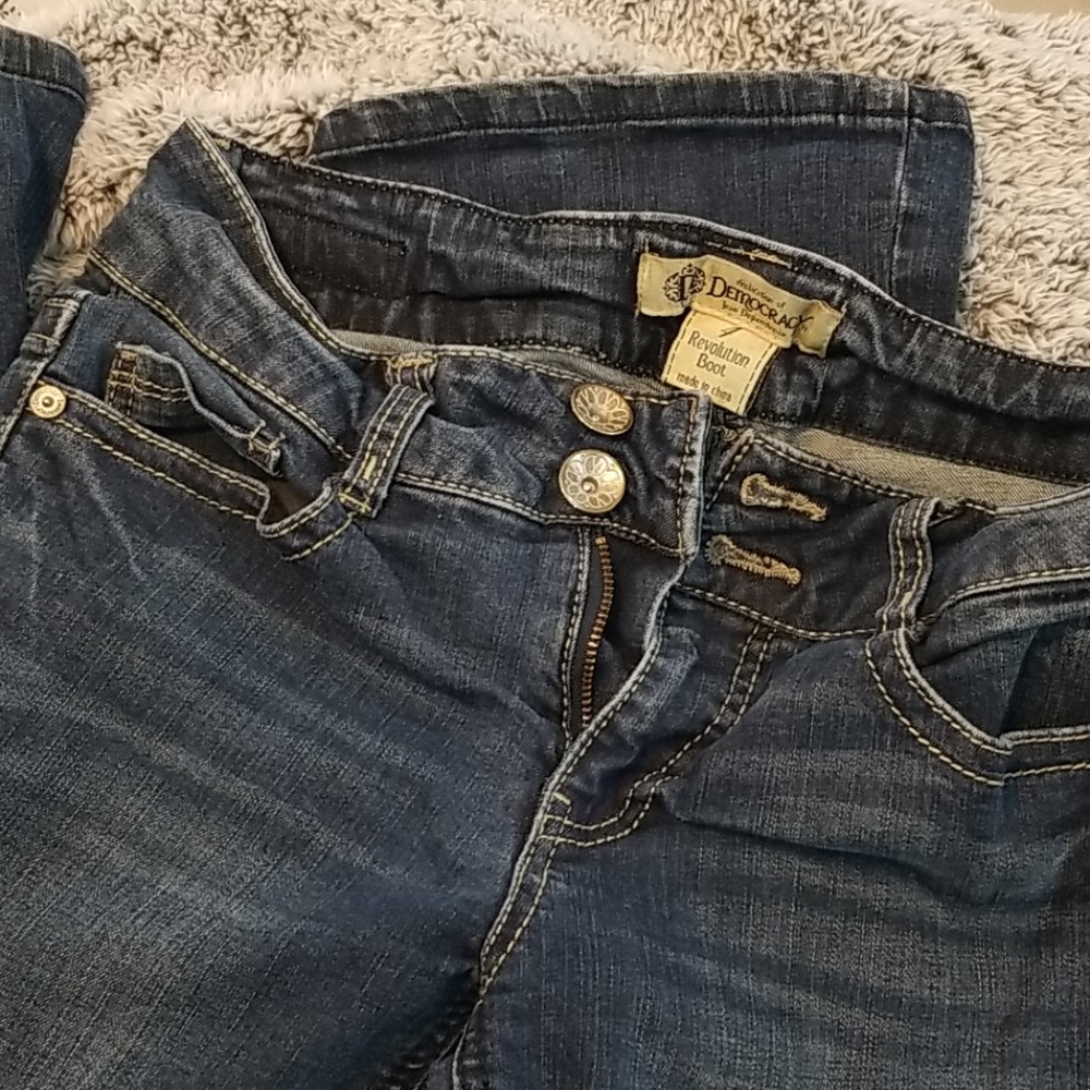 Democracy, Revolution Boot, 4